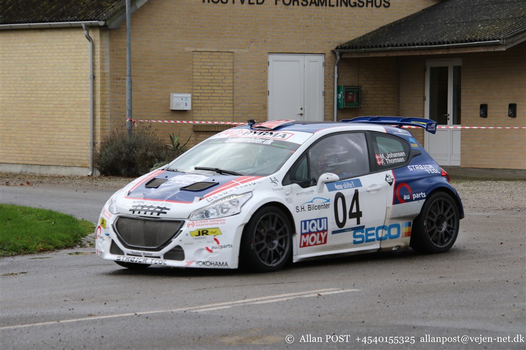 Martin Johansen og Finn Thomsen i en stadig ren Peugeot 208 R5.